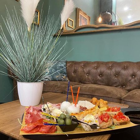 B&B Caffe Retro' Cisterna di Latina Bagian luar foto