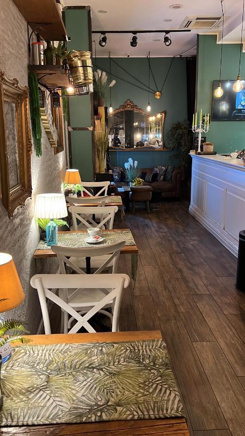 B&B Caffe Retro' Cisterna di Latina Bagian luar foto