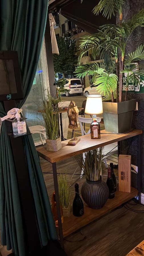 B&B Caffe Retro' Cisterna di Latina Bagian luar foto