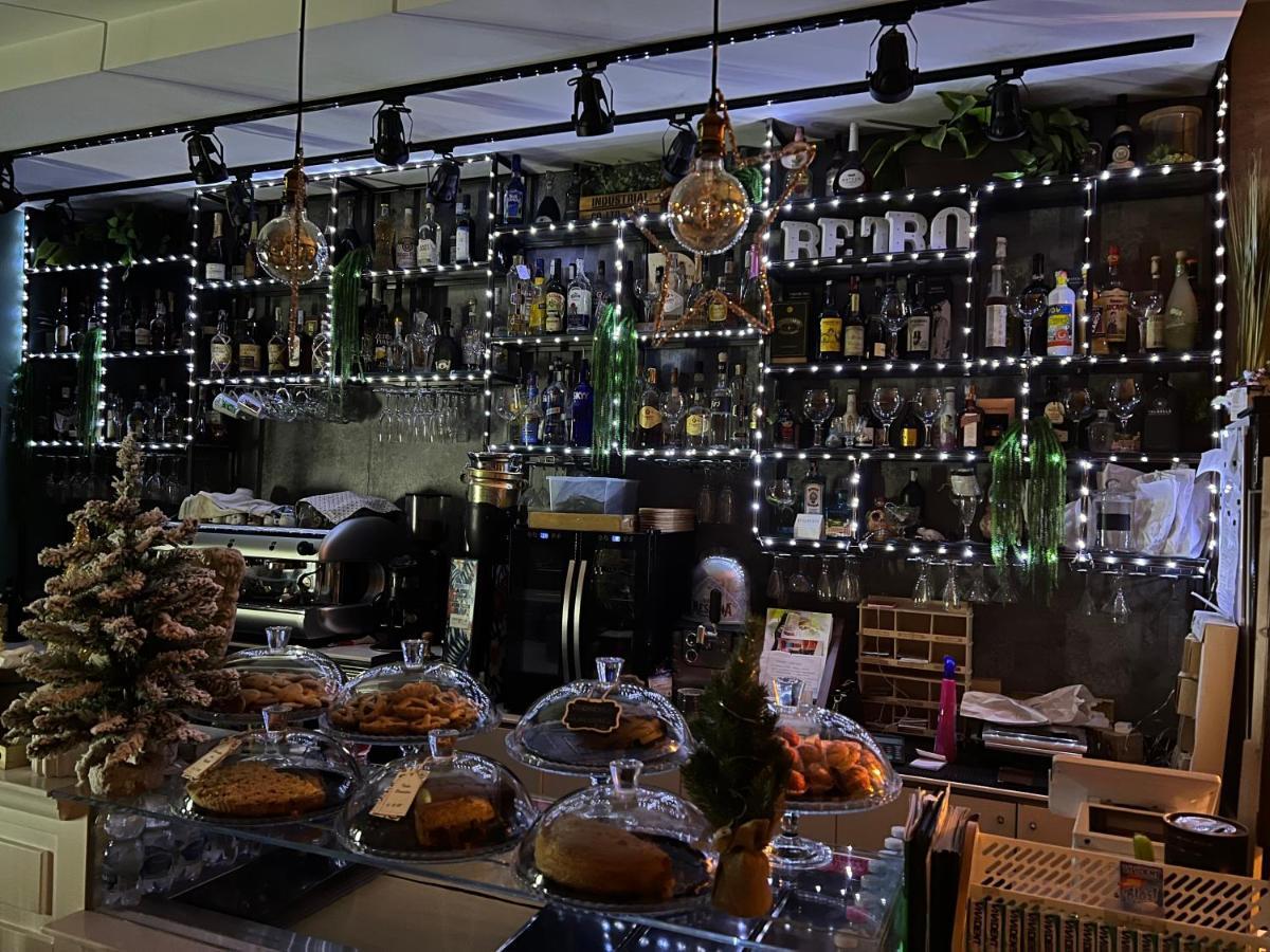 B&B Caffe Retro' Cisterna di Latina Bagian luar foto