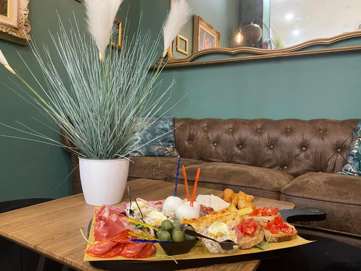B&B Caffe Retro' Cisterna di Latina Bagian luar foto