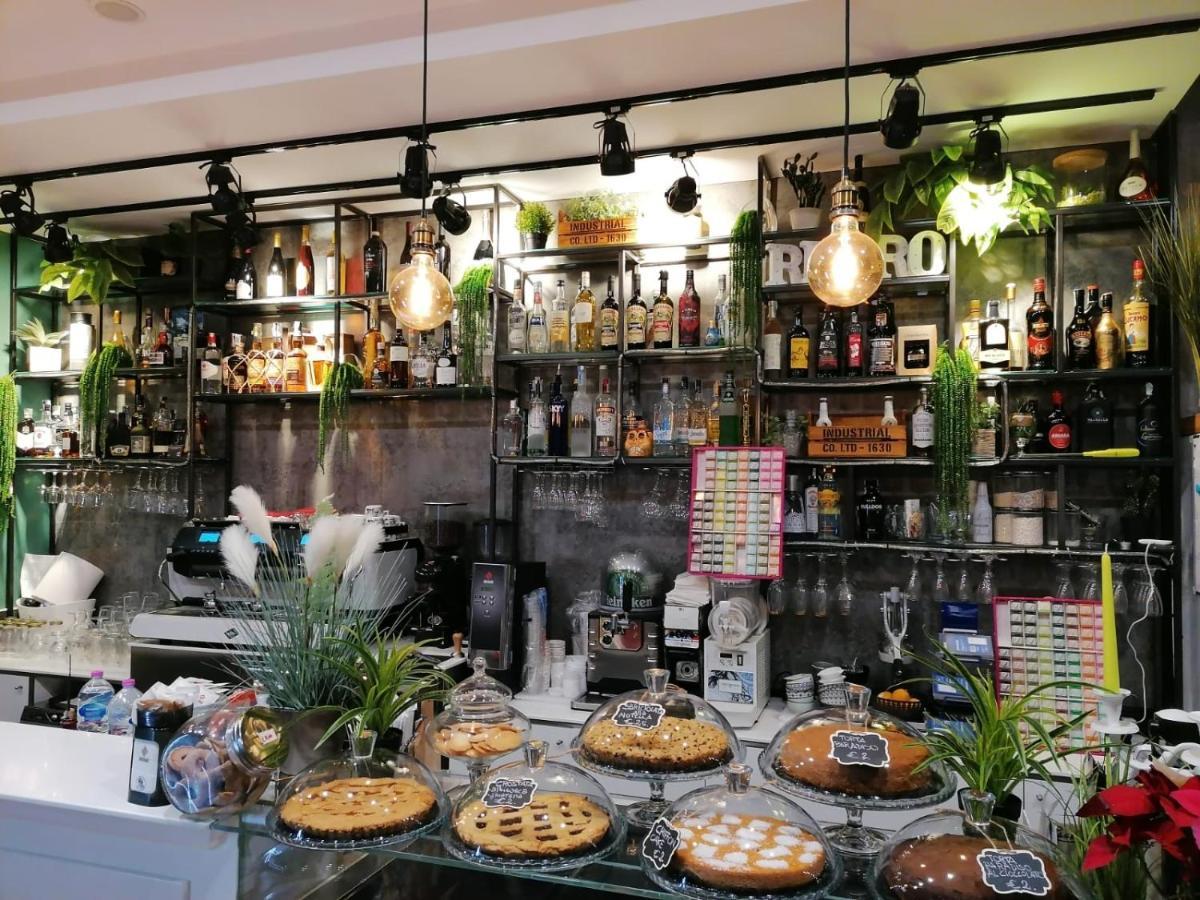 B&B Caffe Retro' Cisterna di Latina Bagian luar foto